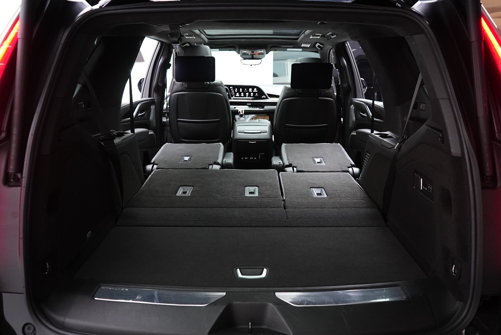 Rent Cadillac Escalade Platinum Sport in Dubai photo 15