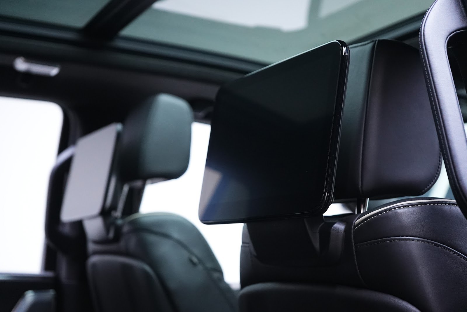 Rent Cadillac Escalade Platinum Sport in Dubai photo 17