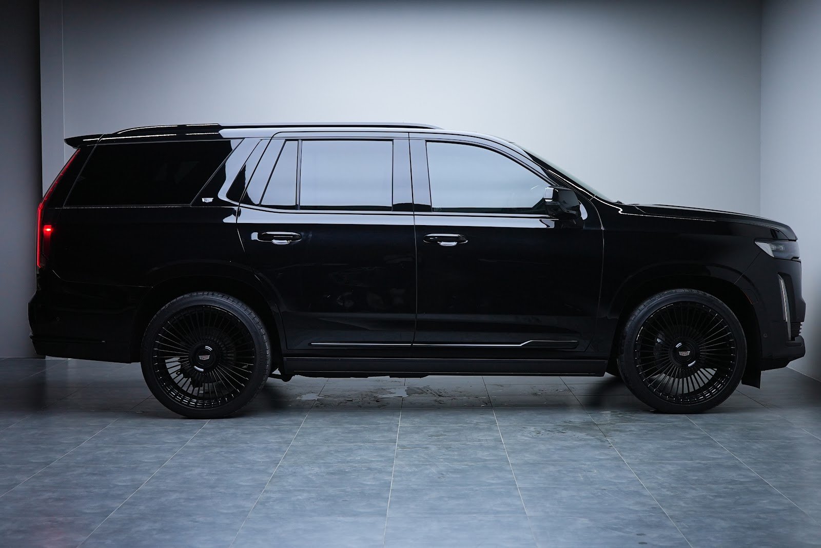 Rent Cadillac Escalade Platinum Sport in Dubai photo 19