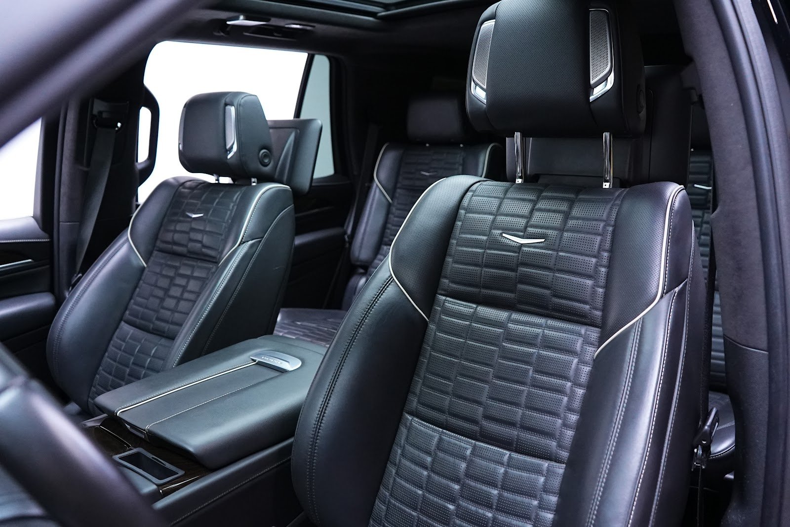 Rent Cadillac Escalade Platinum Sport in Dubai photo 6