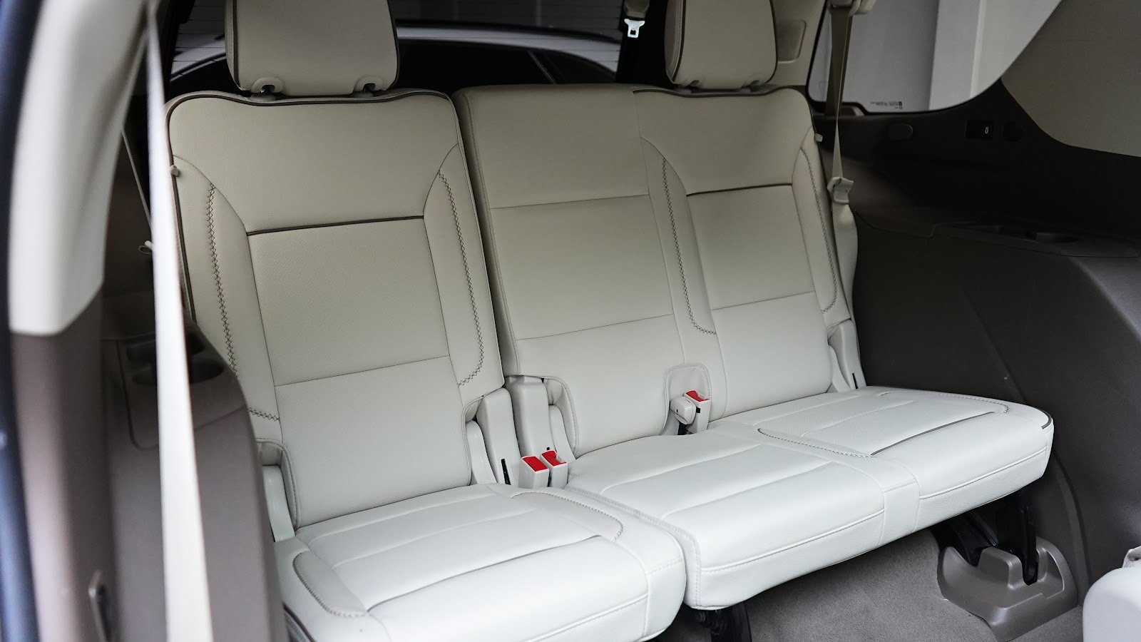 Rent GMC Yukon Denali in Dubai photo 11