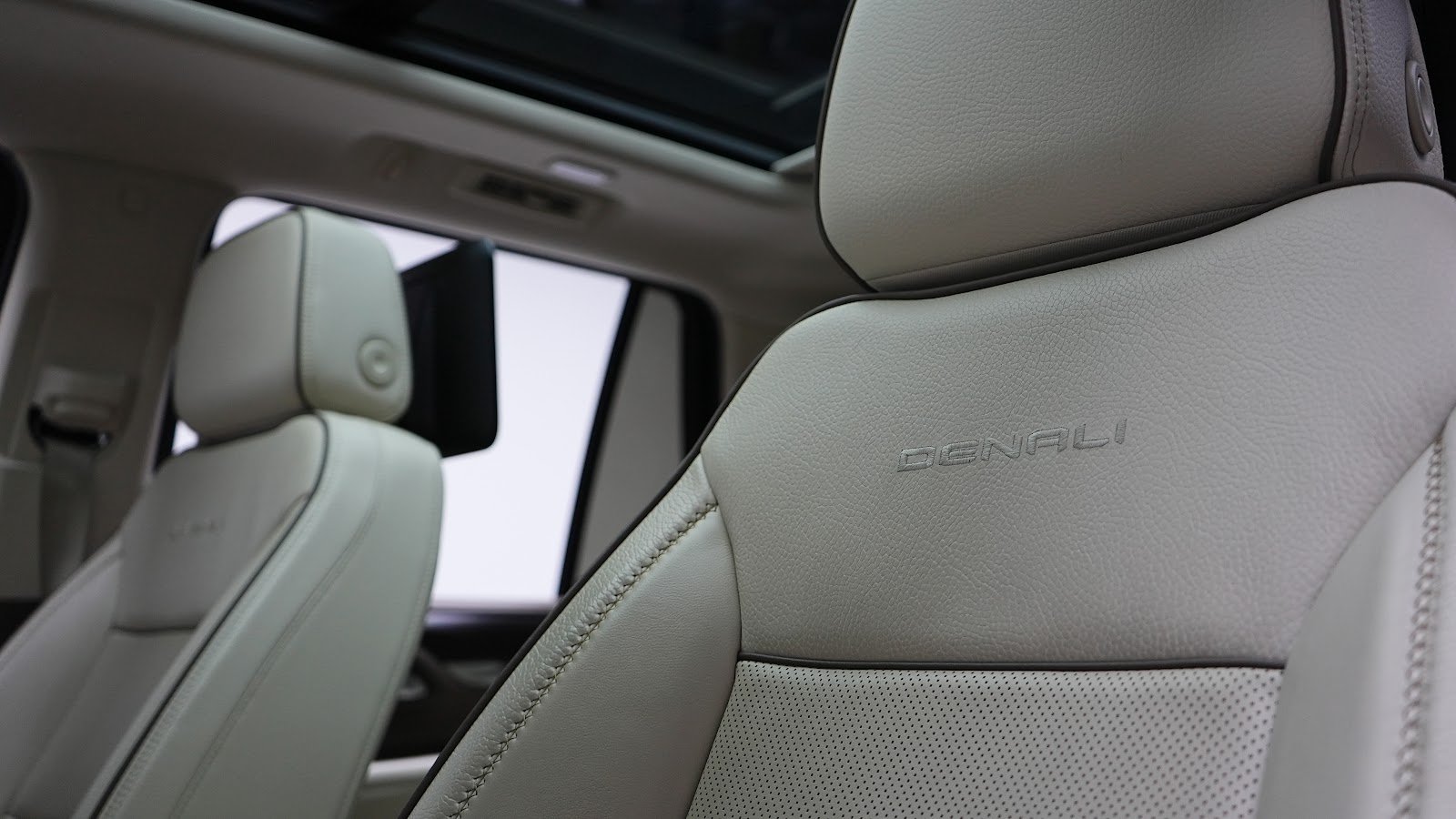 Rent GMC Yukon Denali in Dubai photo 17