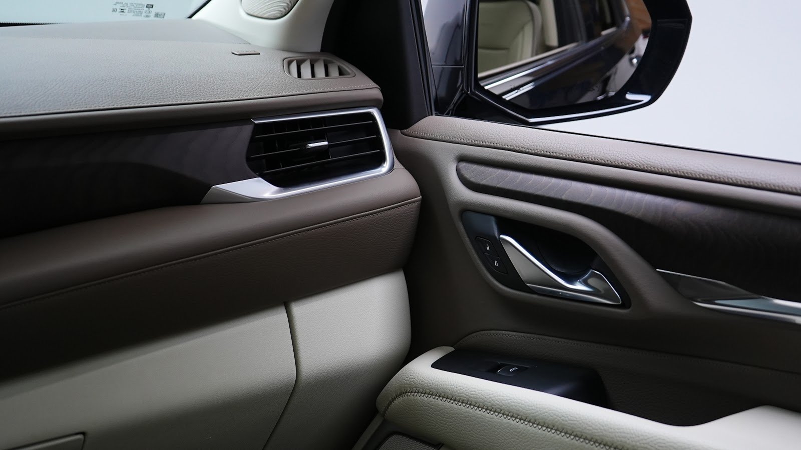 Rent GMC Yukon Denali in Dubai photo 21