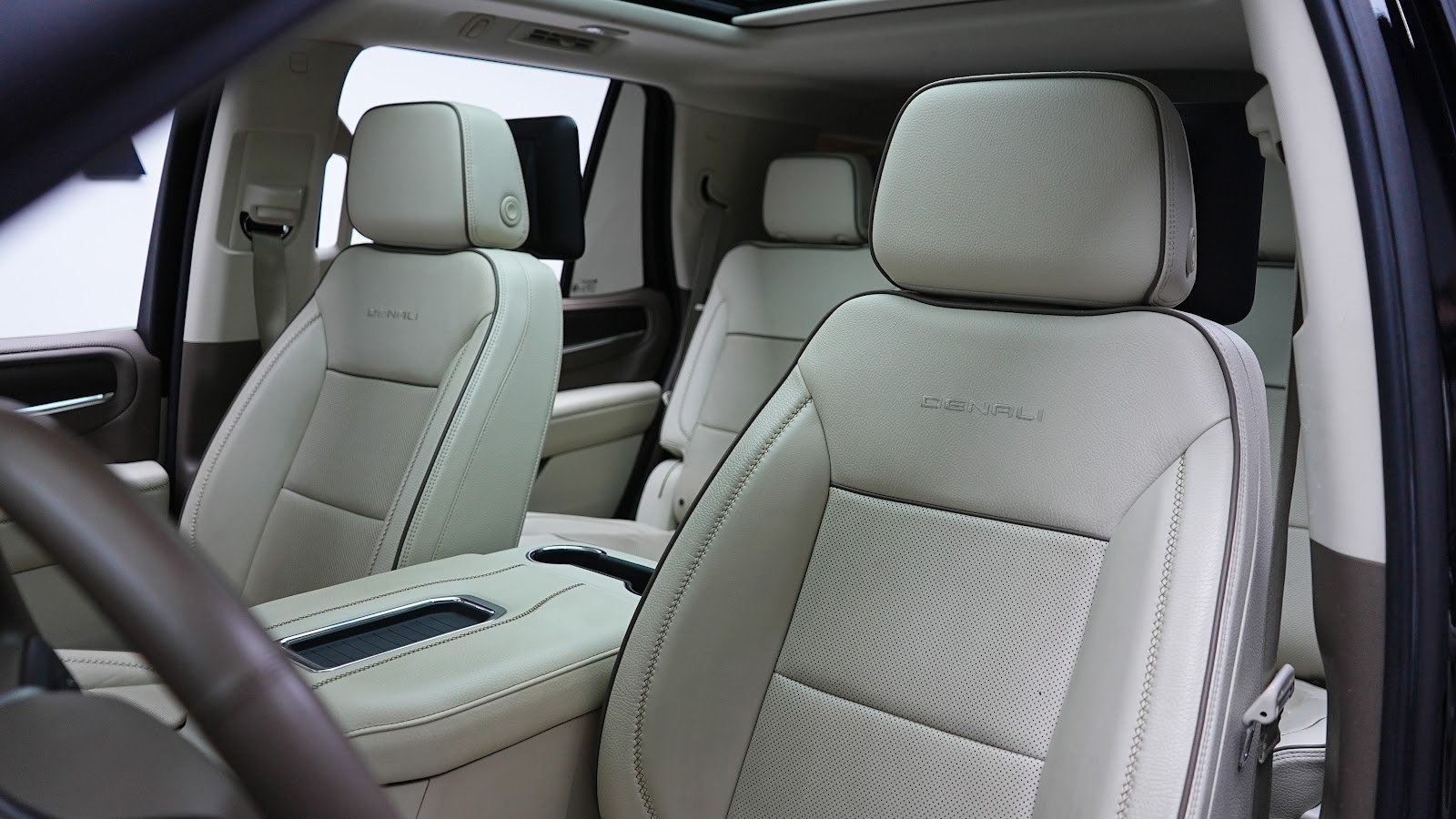 Rent GMC Yukon Denali in Dubai photo 25