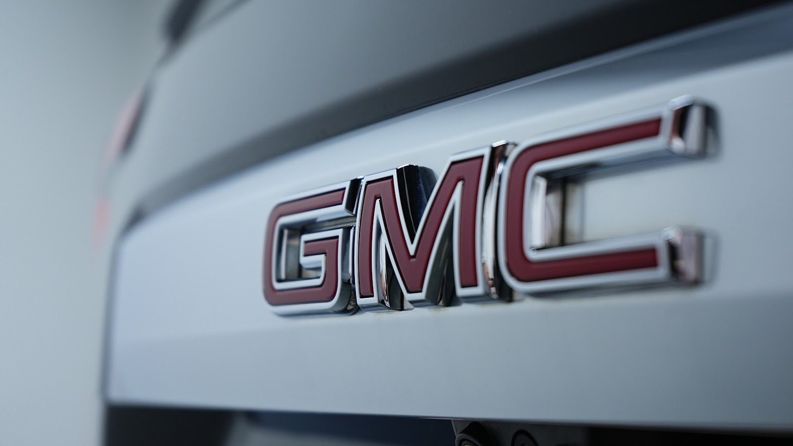 Rent GMC Yukon Denali in Dubai photo 5