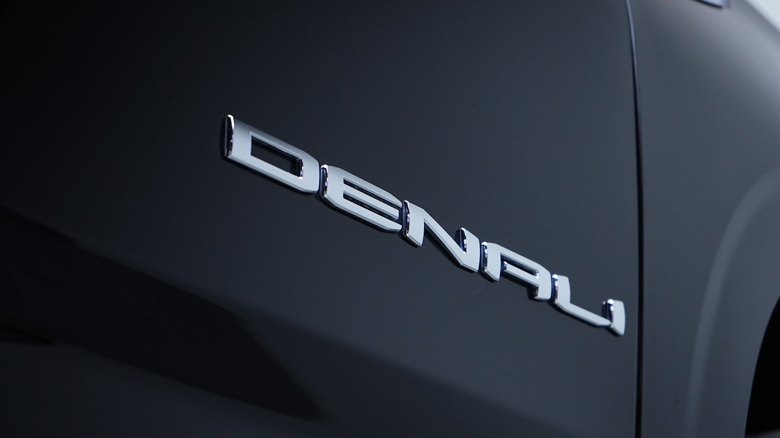 Rent GMC Yukon Denali in Dubai photo 8