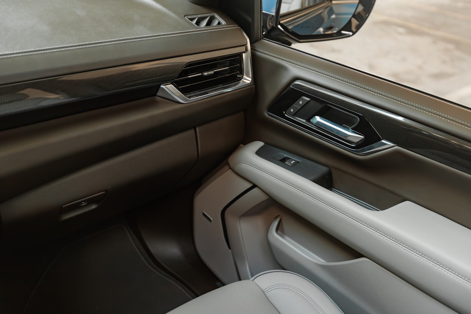 Rent 2025 GMC Yukon Denali in Dubai photo 14