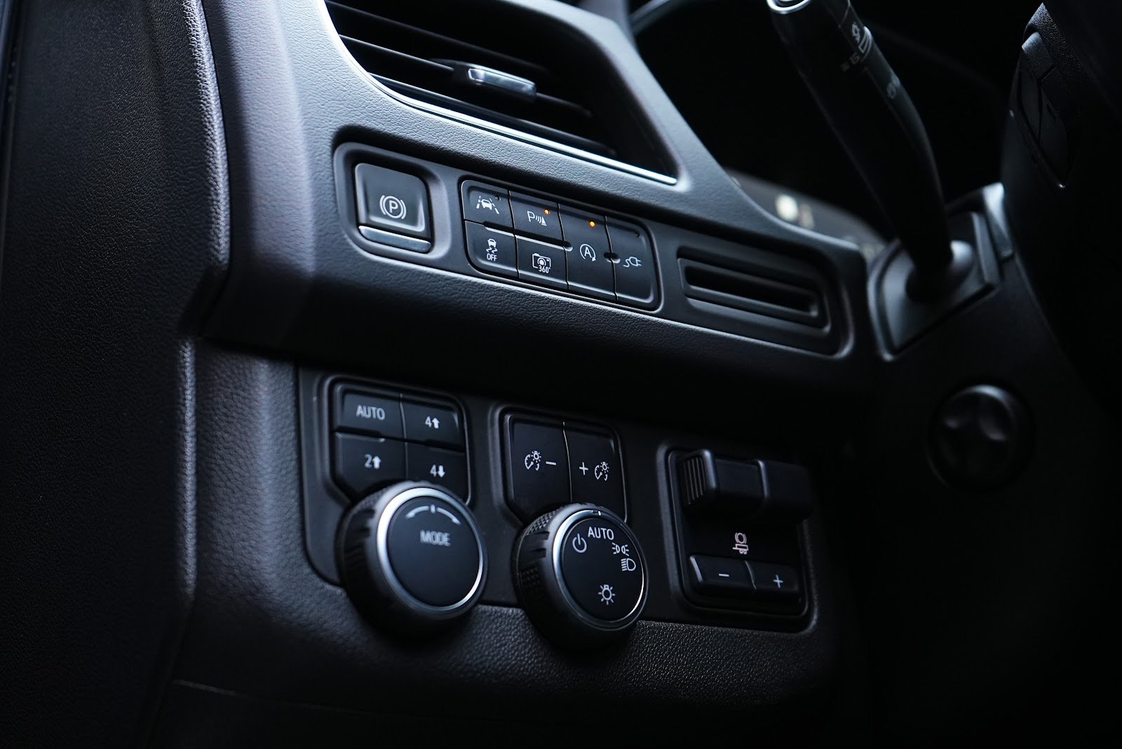 Rent Chevrolet Tahoe in Dubai photo 11