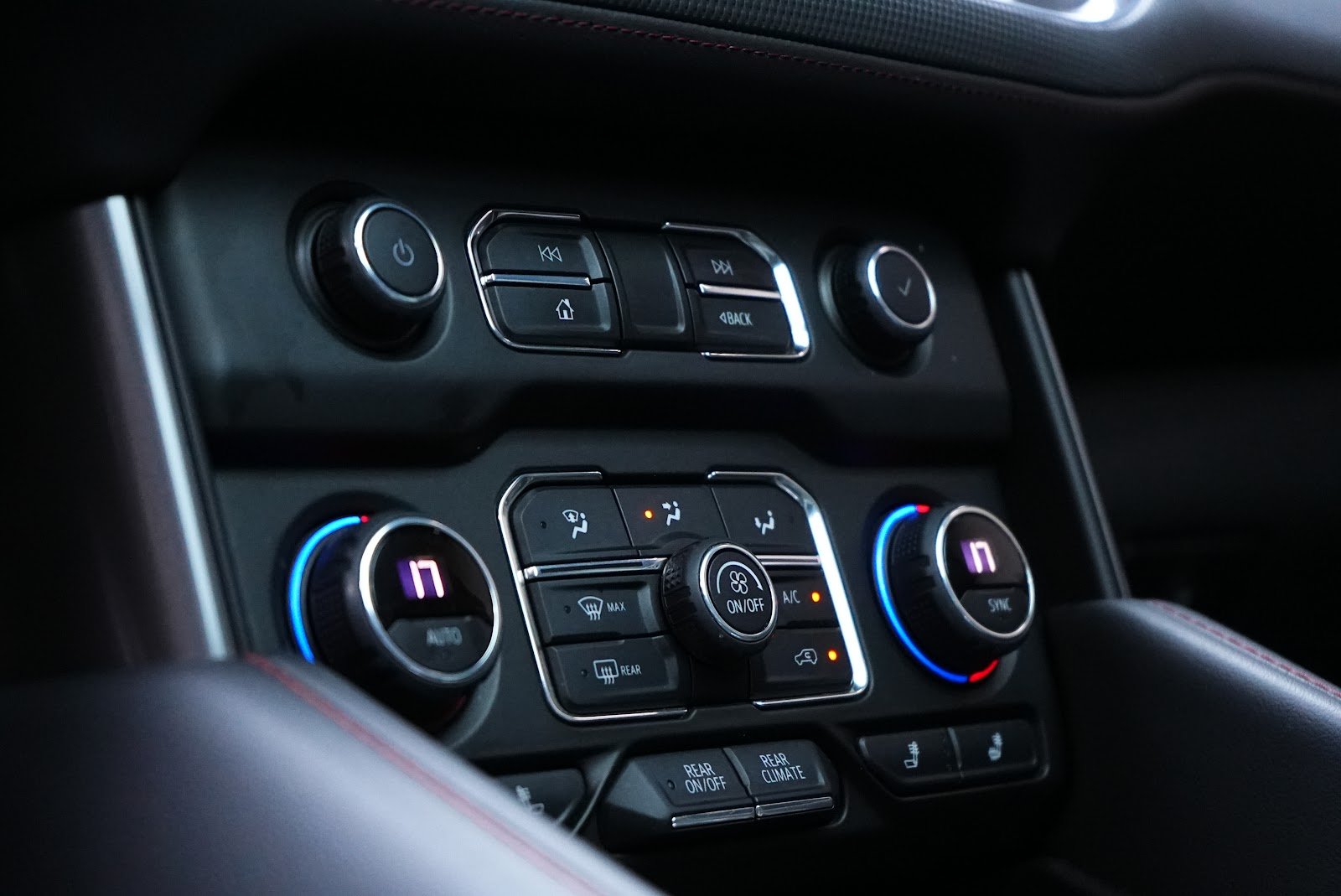 Rent Chevrolet Tahoe in Dubai photo 13