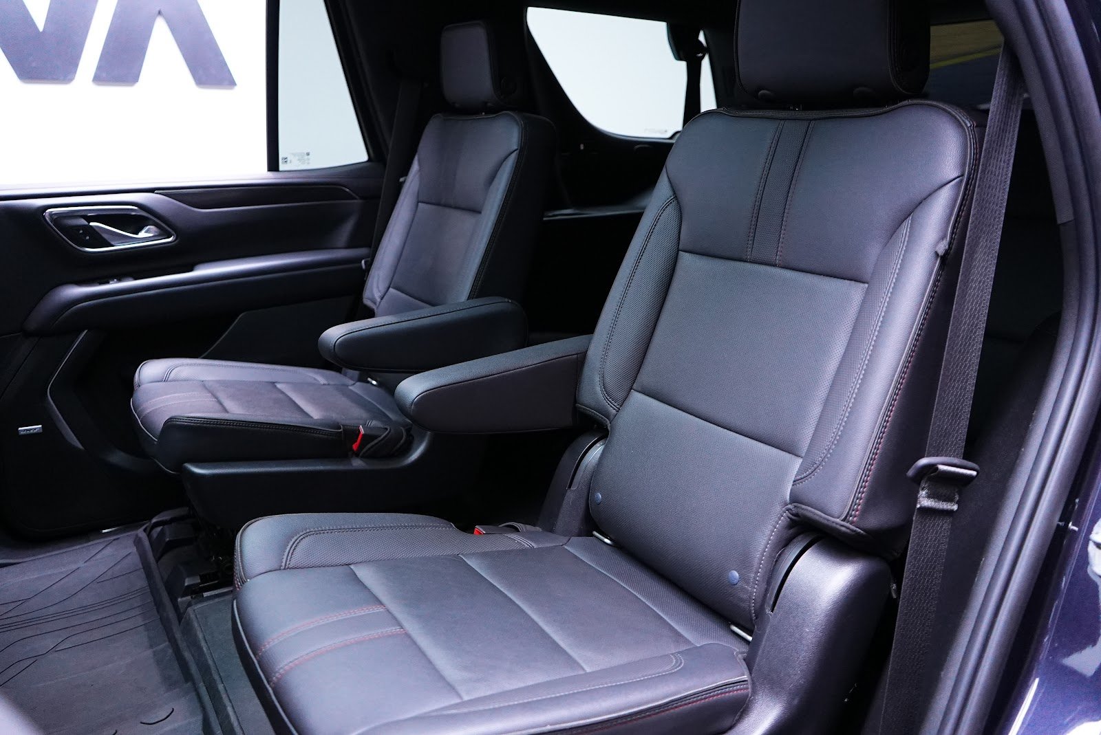 Rent Chevrolet Tahoe in Dubai photo 14