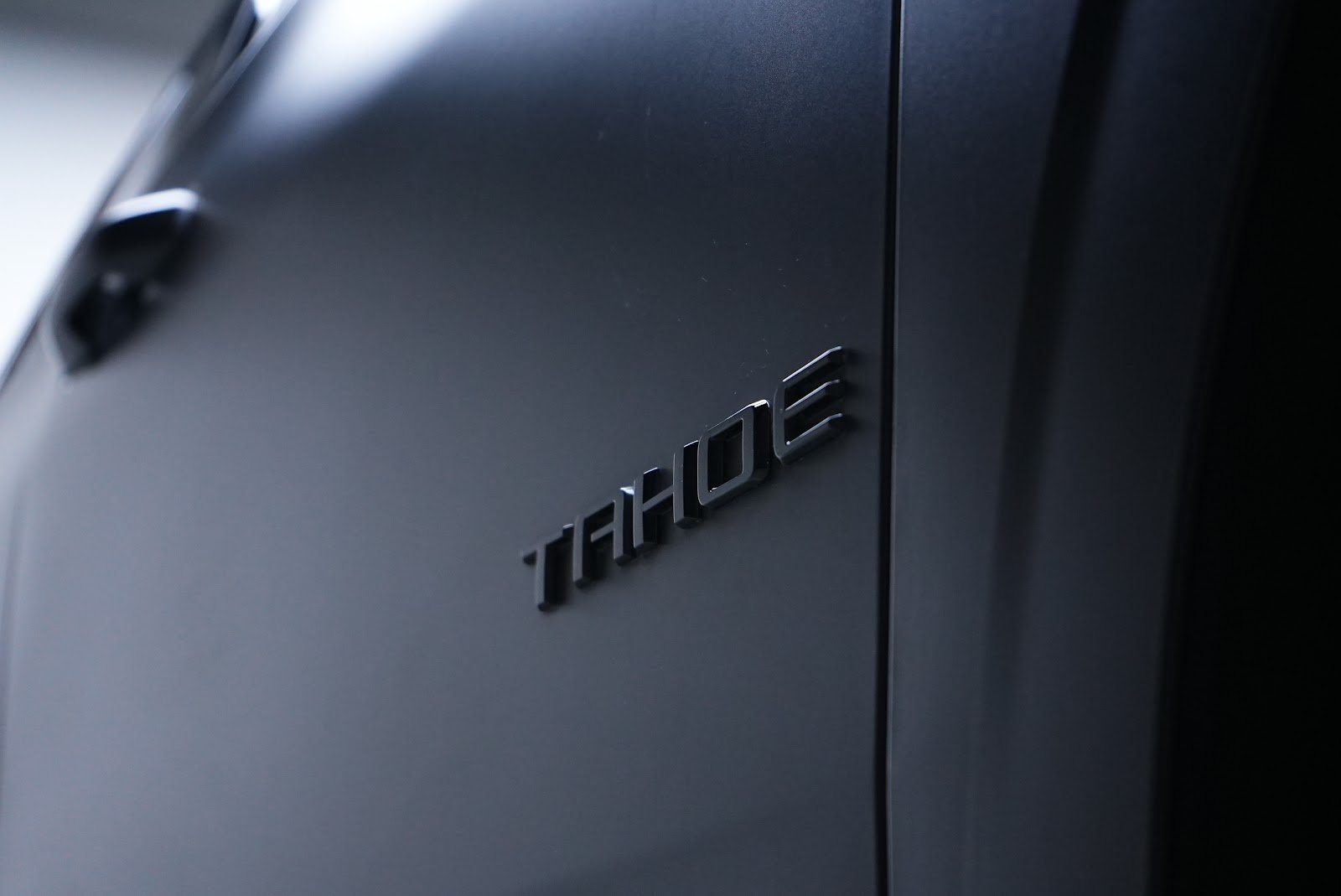Rent Chevrolet Tahoe in Dubai photo 3