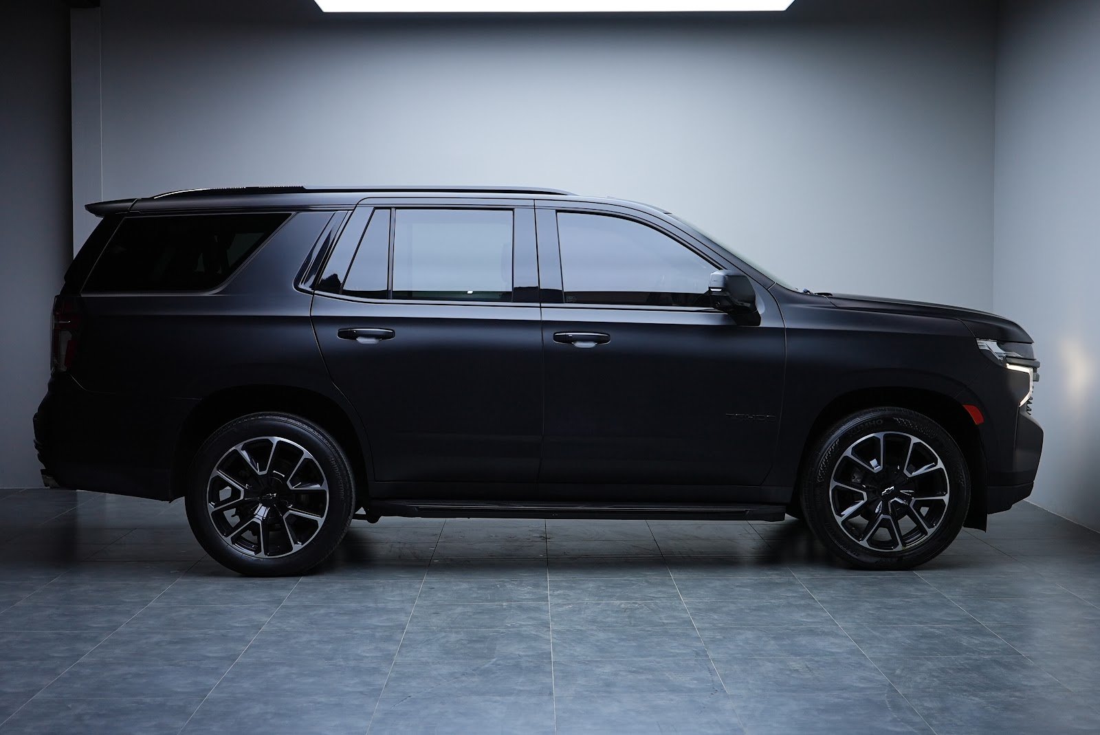 Rent Chevrolet Tahoe in Dubai photo 5
