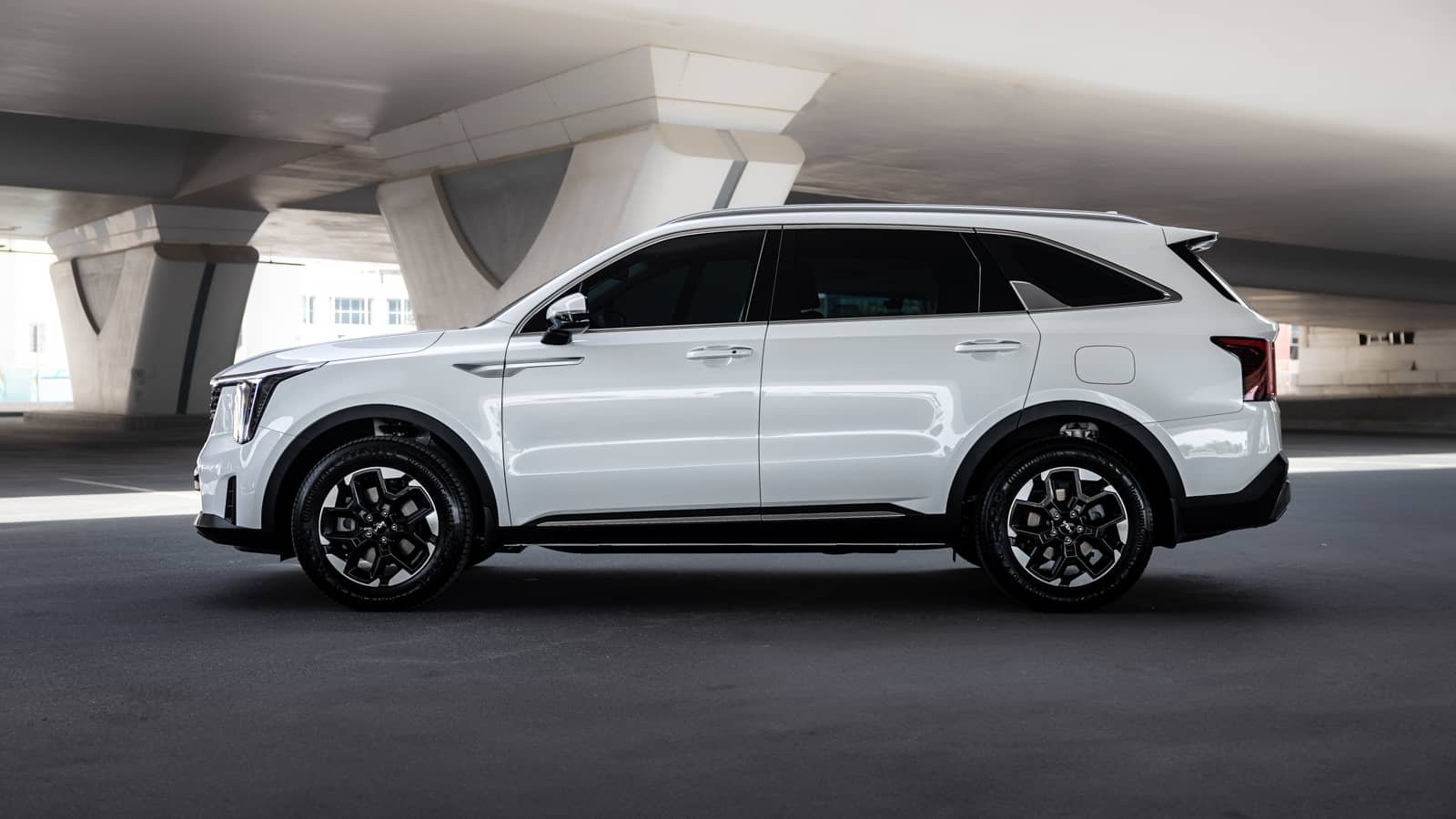 Rent Kia Sorento in Dubai (White) photo 3