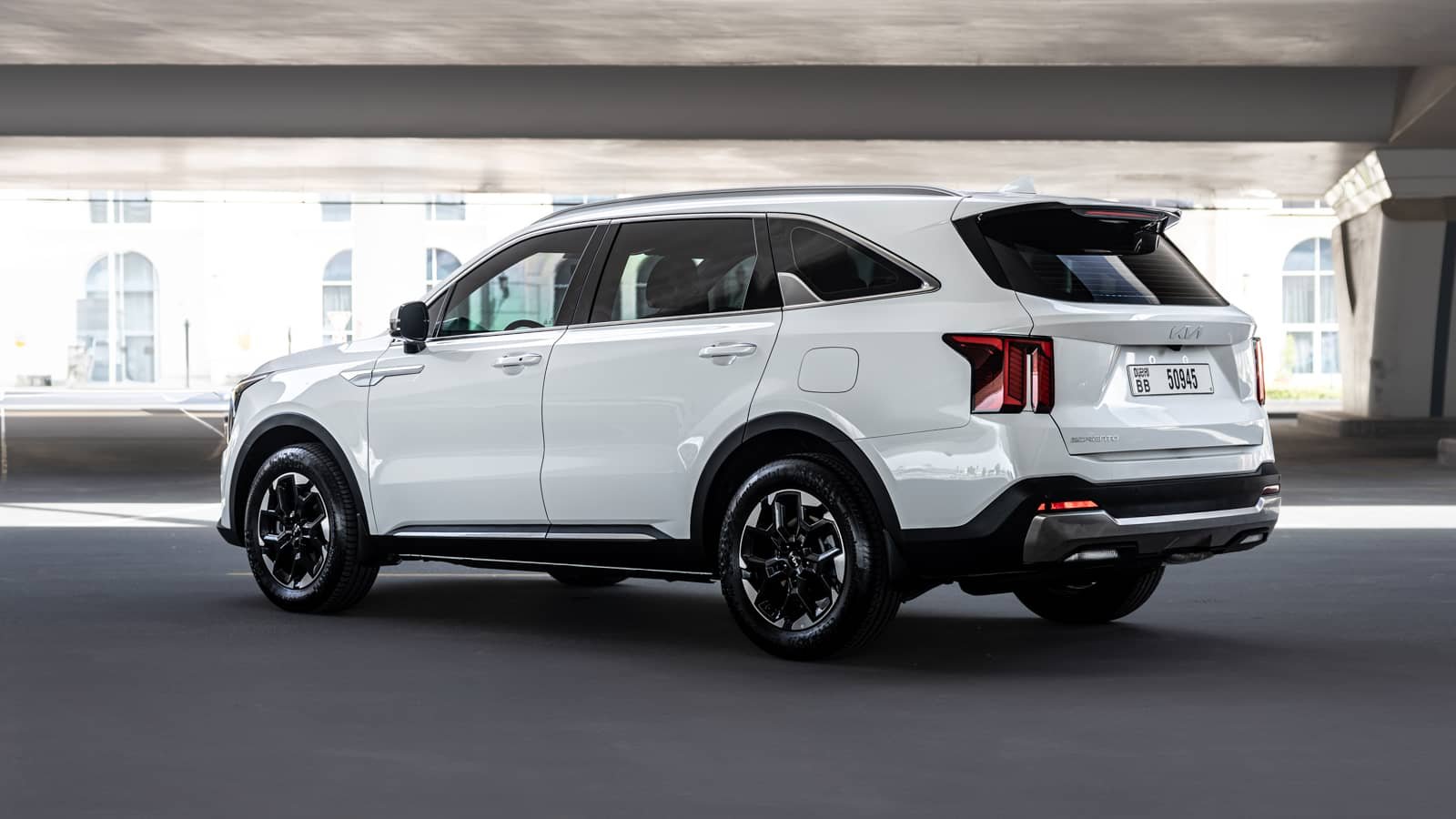 Rent Kia Sorento in Dubai (White) photo 4