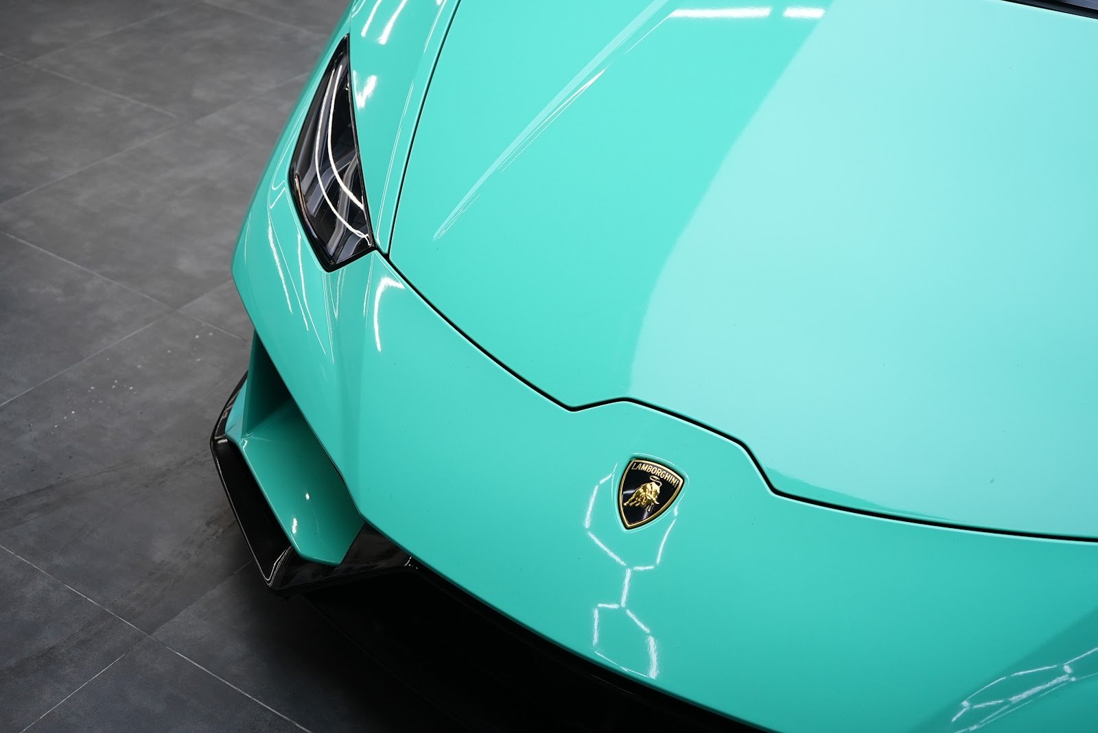 Rent Lamborghini Huracan EVO in Dubai (Tiffani) photo 2