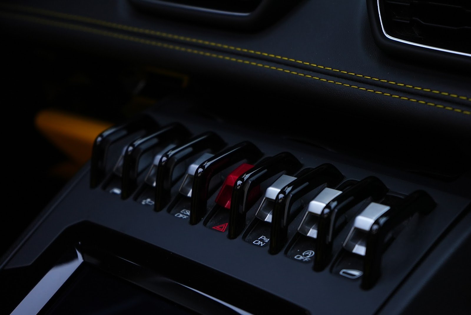 Rent Lamborghini Huracan EVO in Dubai (Tiffani) photo 5