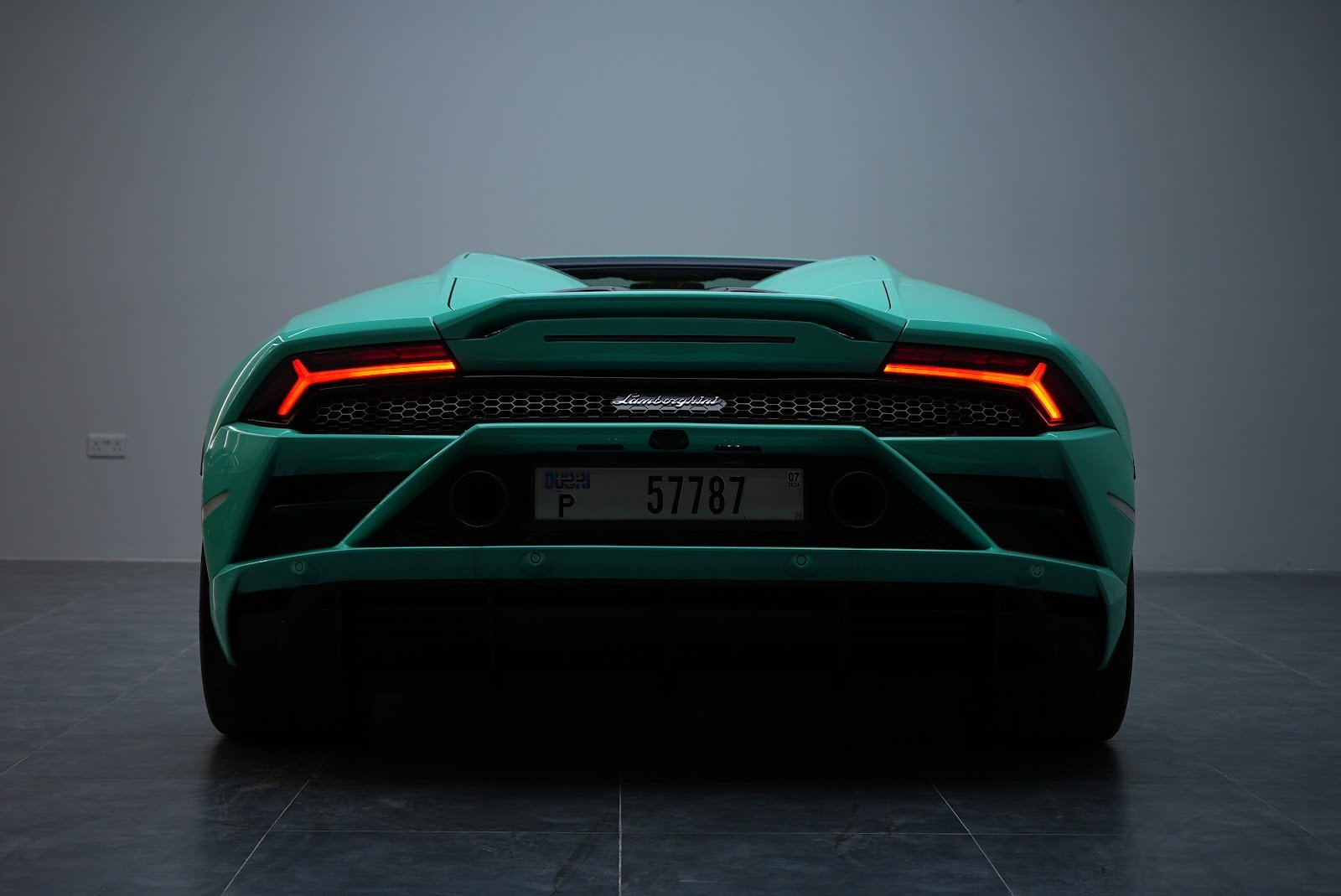 Rent Lamborghini Huracan EVO in Dubai (Tiffani) photo 6