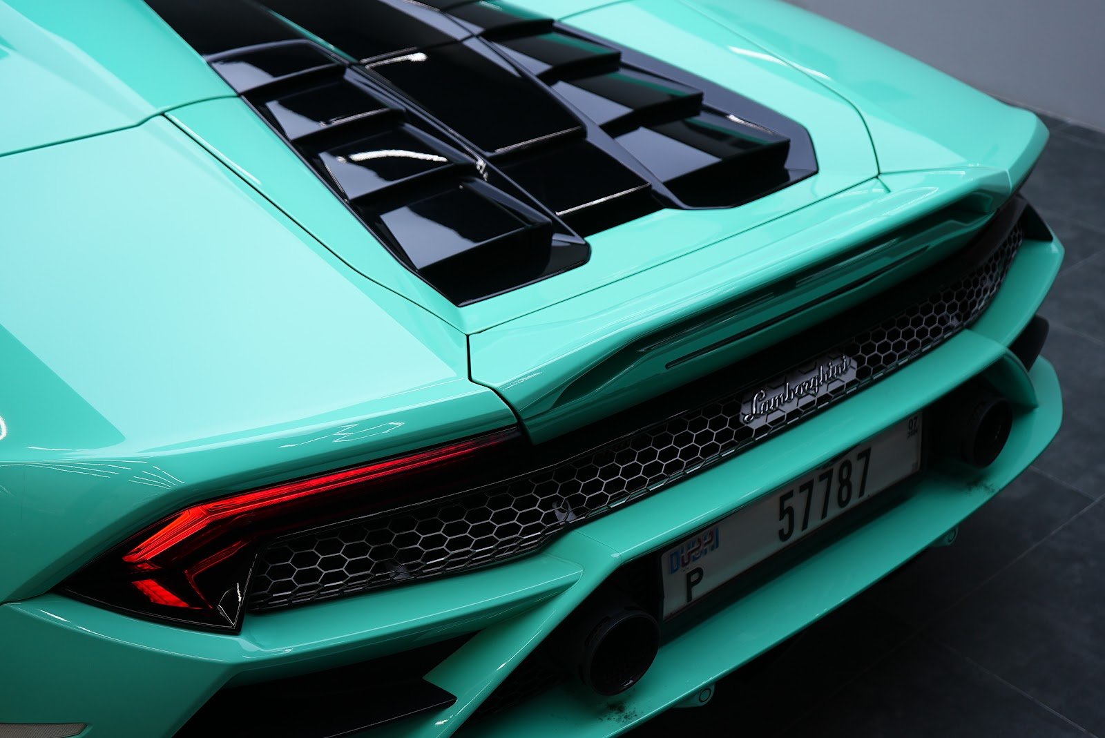 Rent Lamborghini Huracan EVO in Dubai (Tiffani) photo 7