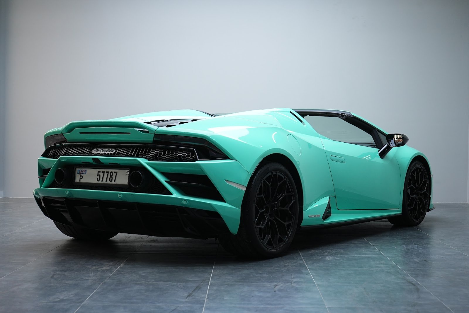 Rent Lamborghini Huracan EVO in Dubai (Tiffani) photo 10