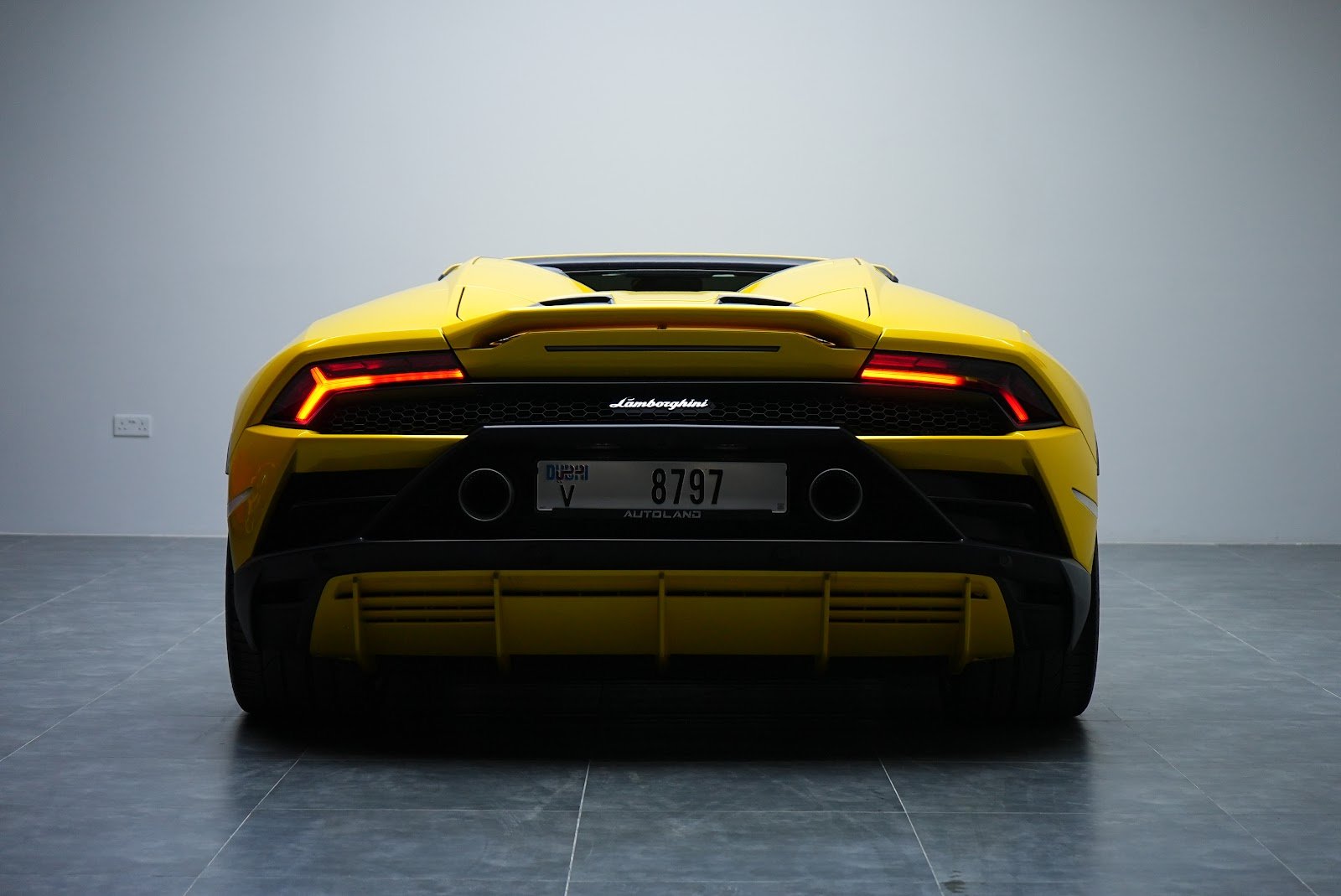 Rent Lamborghini Huracan EVO in Dubai (Yellow) photo 11