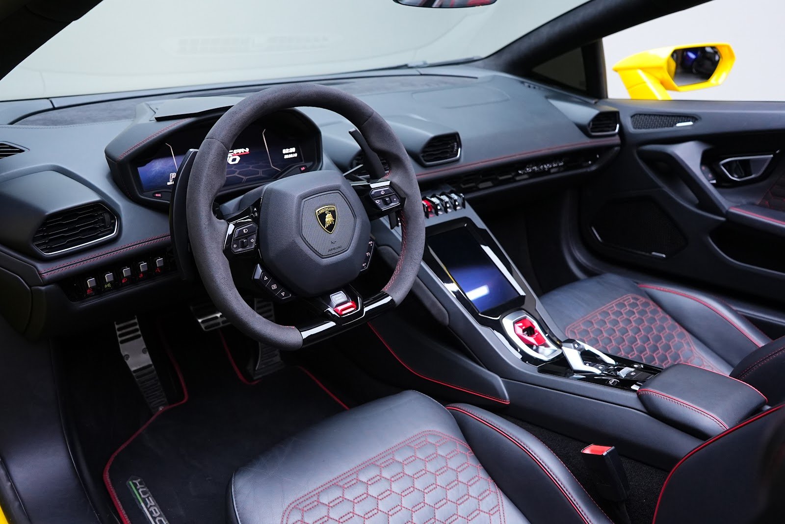 Rent Lamborghini Huracan EVO in Dubai (Yellow) photo 13