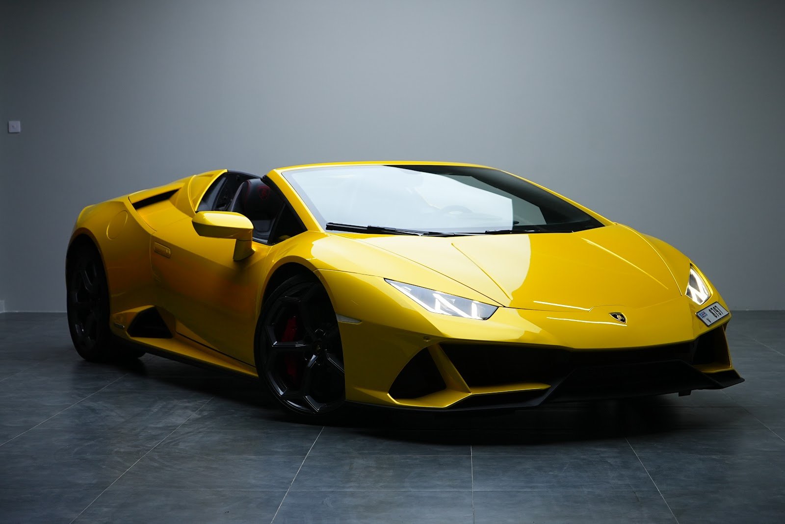 Rent Lamborghini Huracan EVO in Dubai (Yellow) photo 16