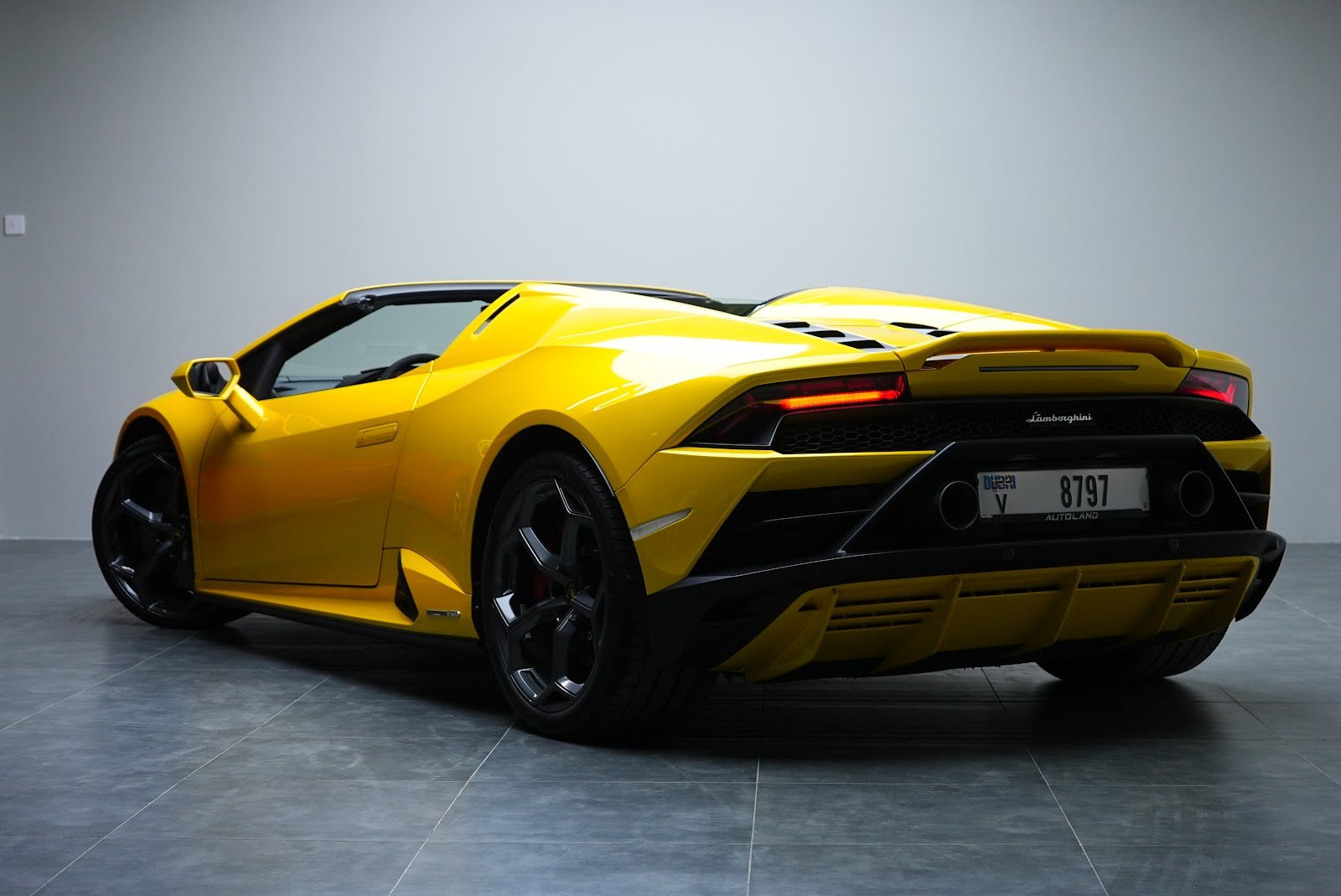 Rent Lamborghini Huracan EVO in Dubai (Yellow) photo 19