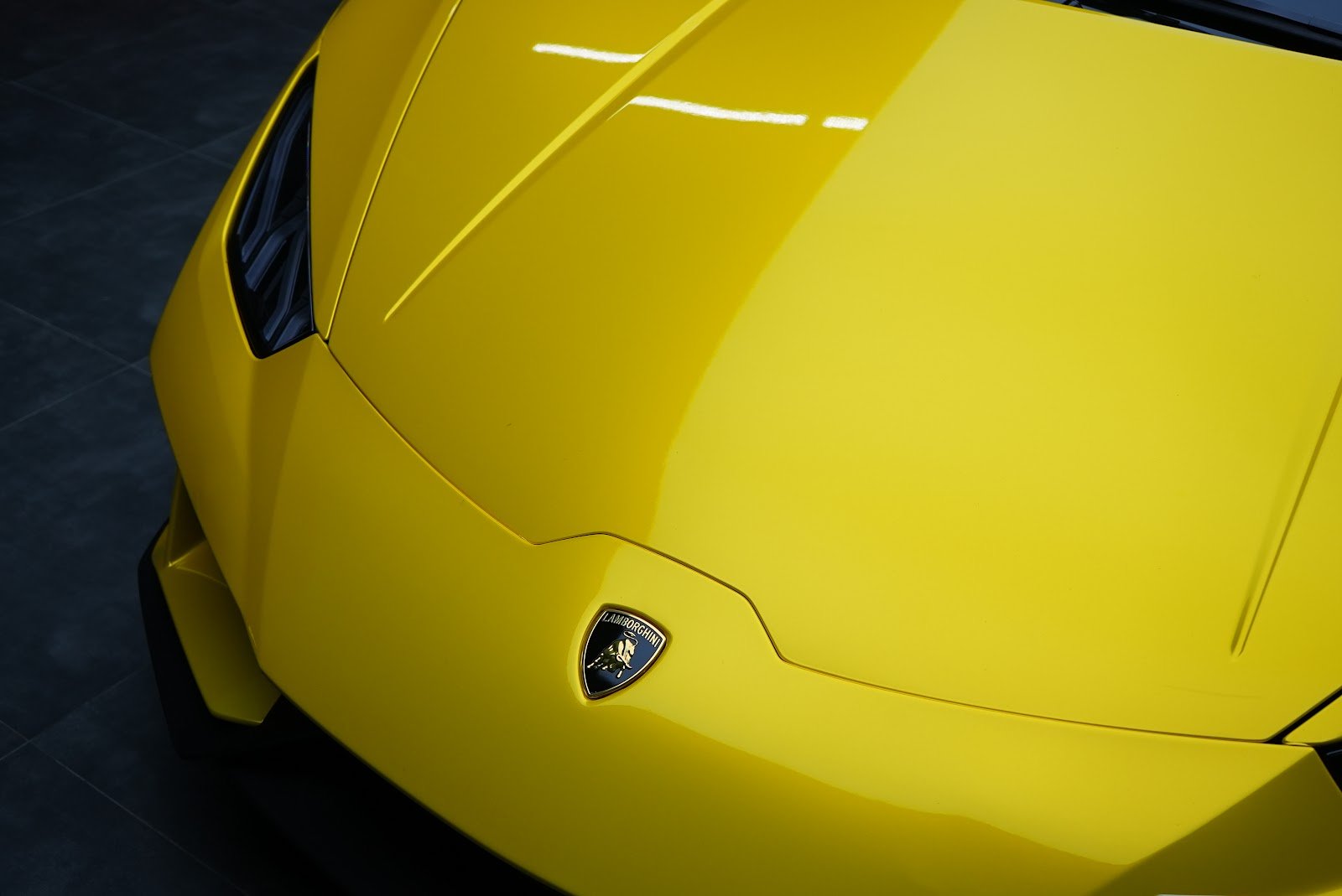 Rent Lamborghini Huracan EVO in Dubai (Yellow) photo 2