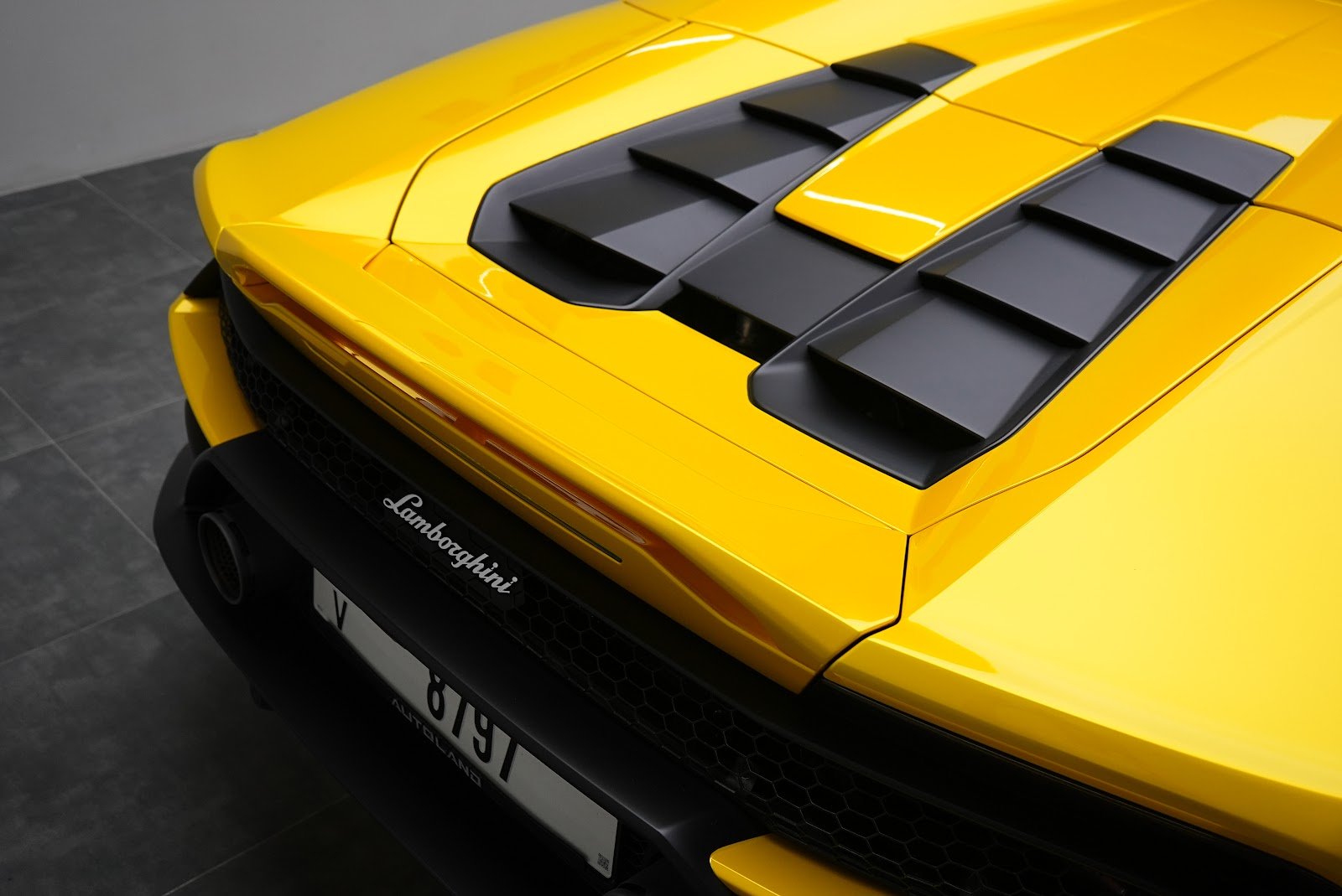 Rent Lamborghini Huracan EVO in Dubai (Yellow) photo 3