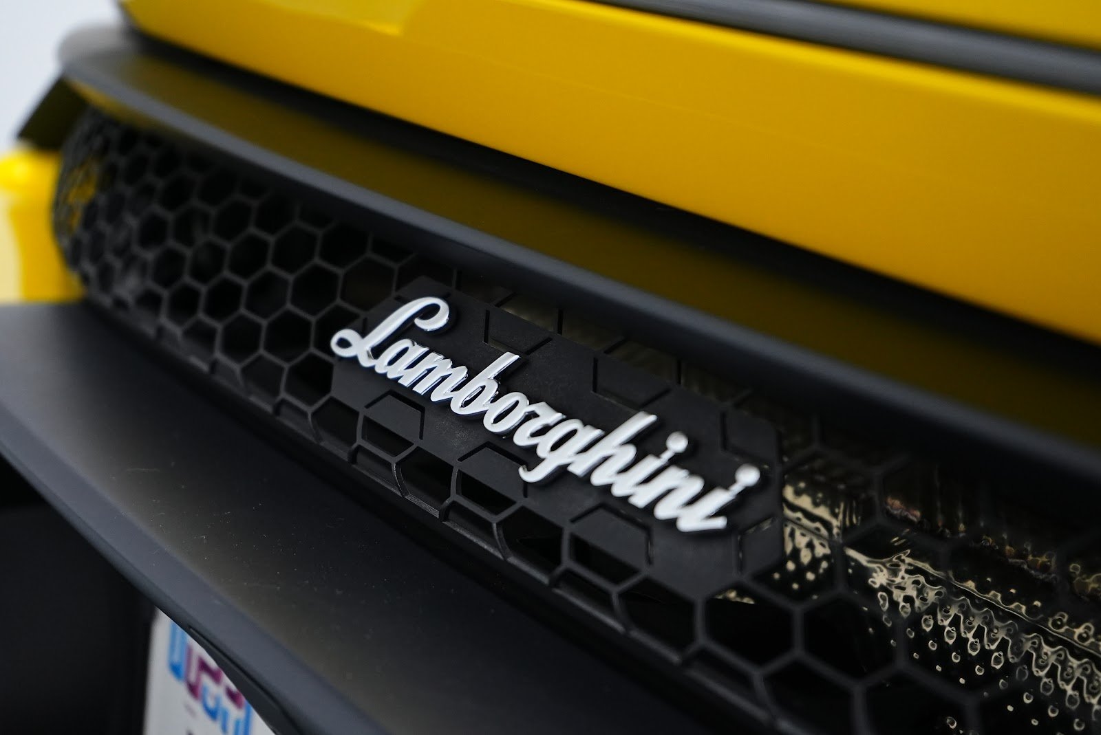 Rent Lamborghini Huracan EVO in Dubai (Yellow) photo 4