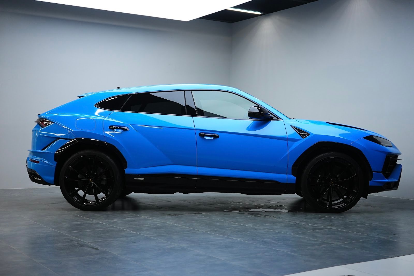 Rent Lamborghini Urus S in Dubai photo 11