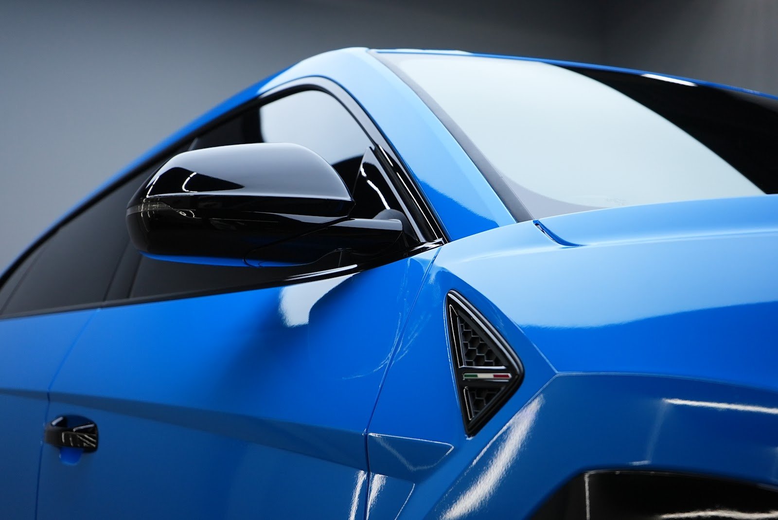 Rent Lamborghini Urus S in Dubai photo 2