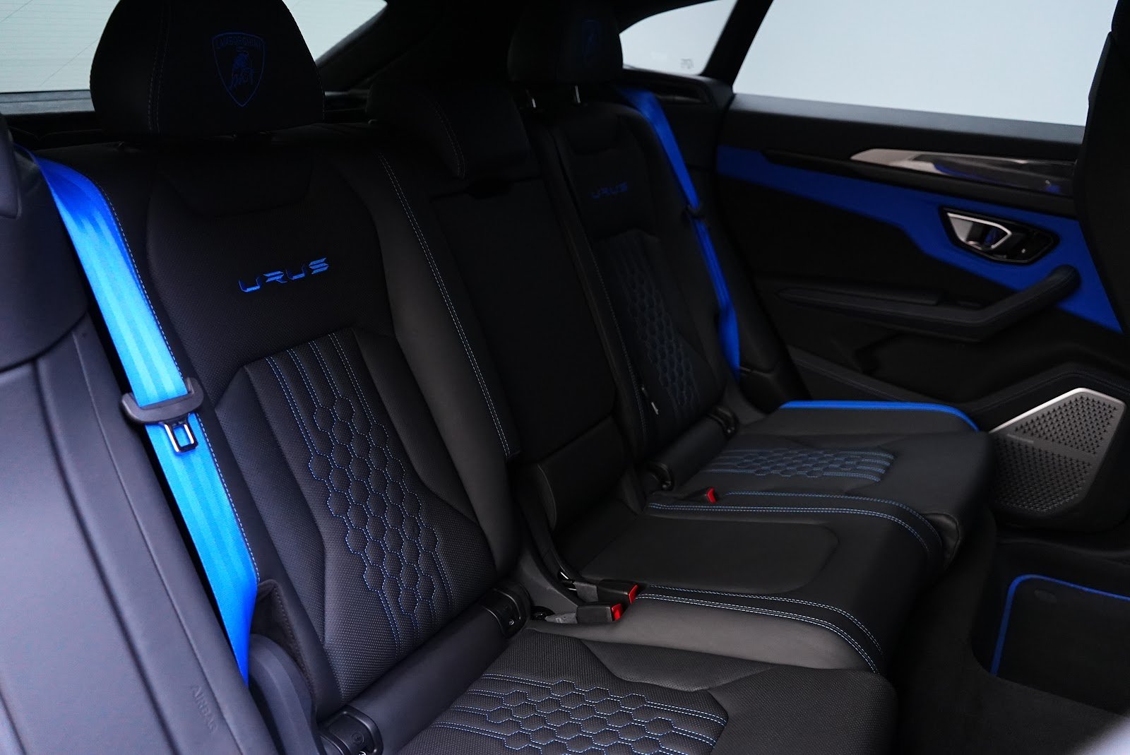 Rent Lamborghini Urus S in Dubai photo 5