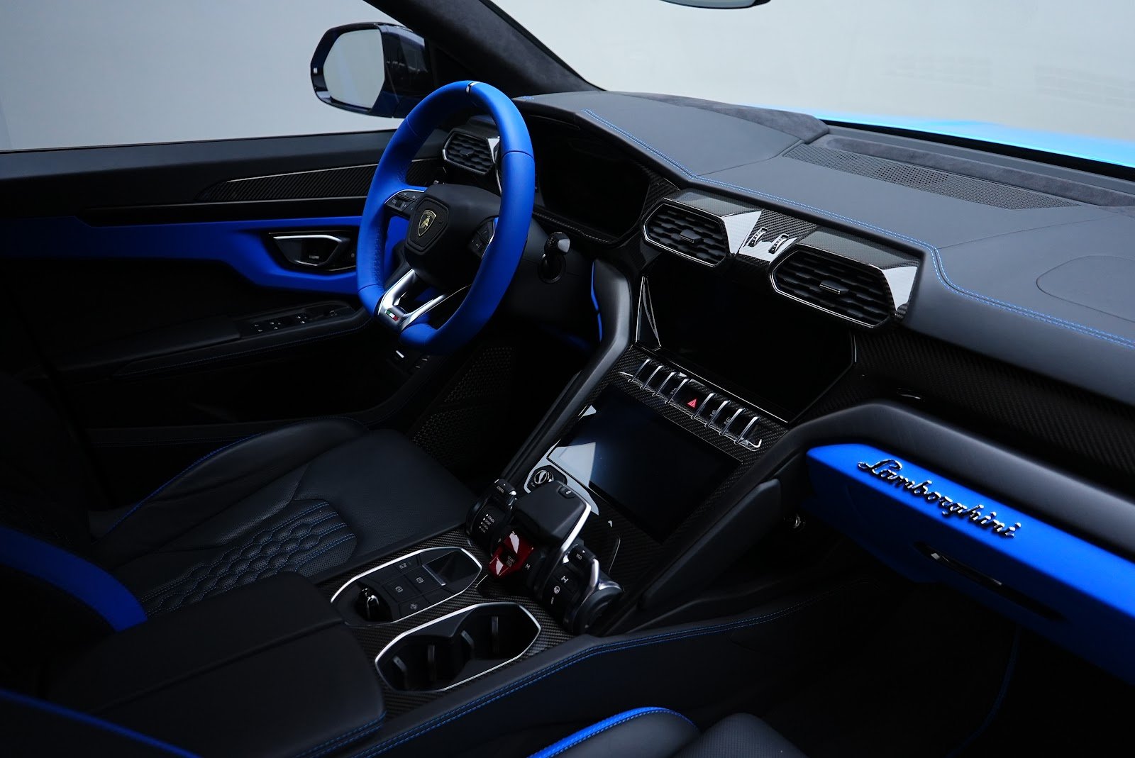 Rent Lamborghini Urus S in Dubai photo 6