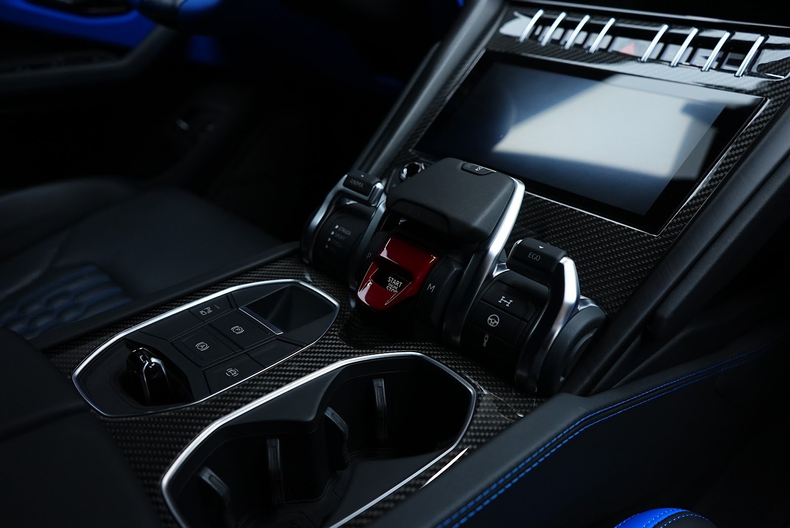 Rent Lamborghini Urus S in Dubai photo 7