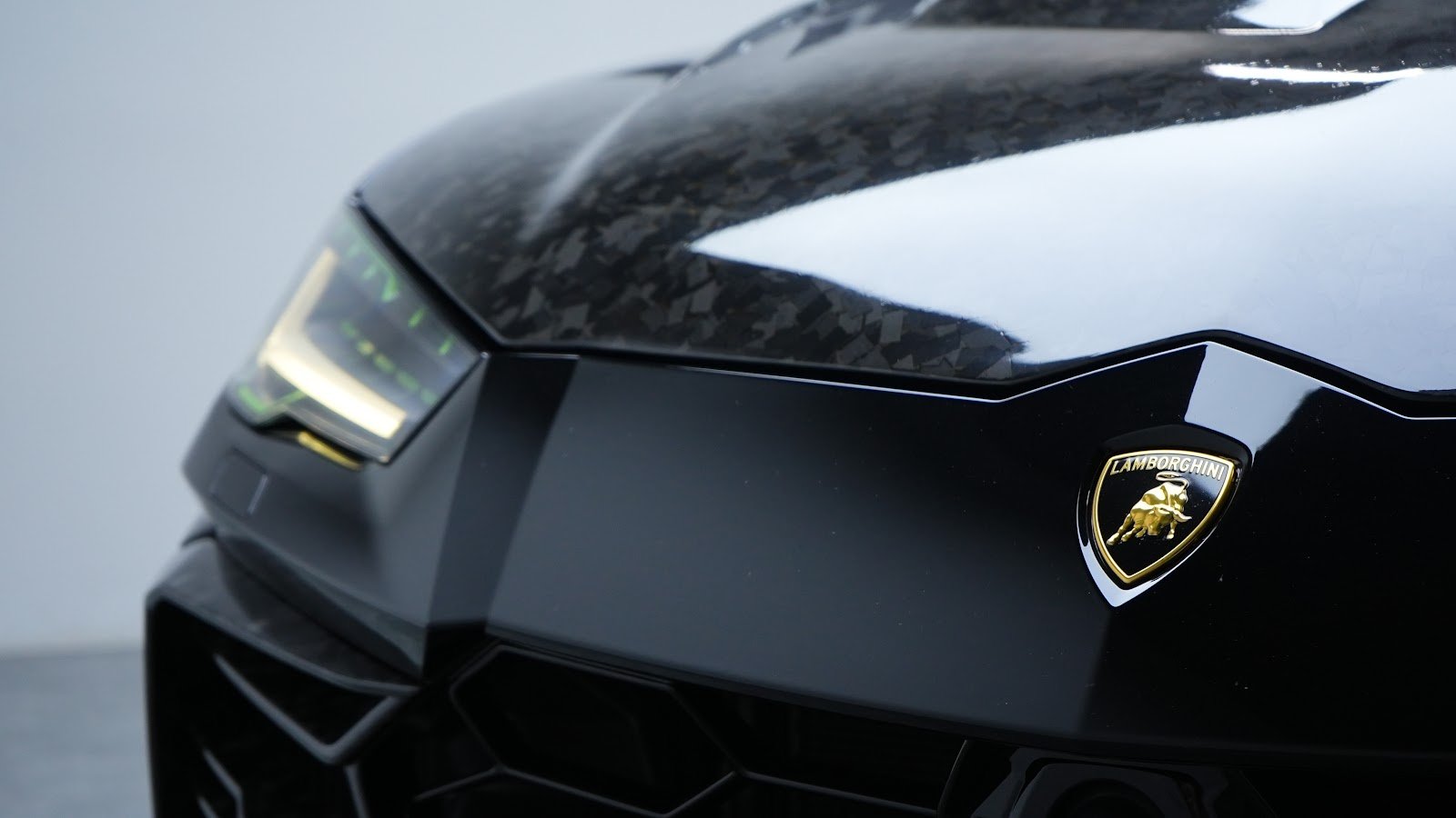Rent Lamborghini Urus Mansory in Dubai (Black) photo 16