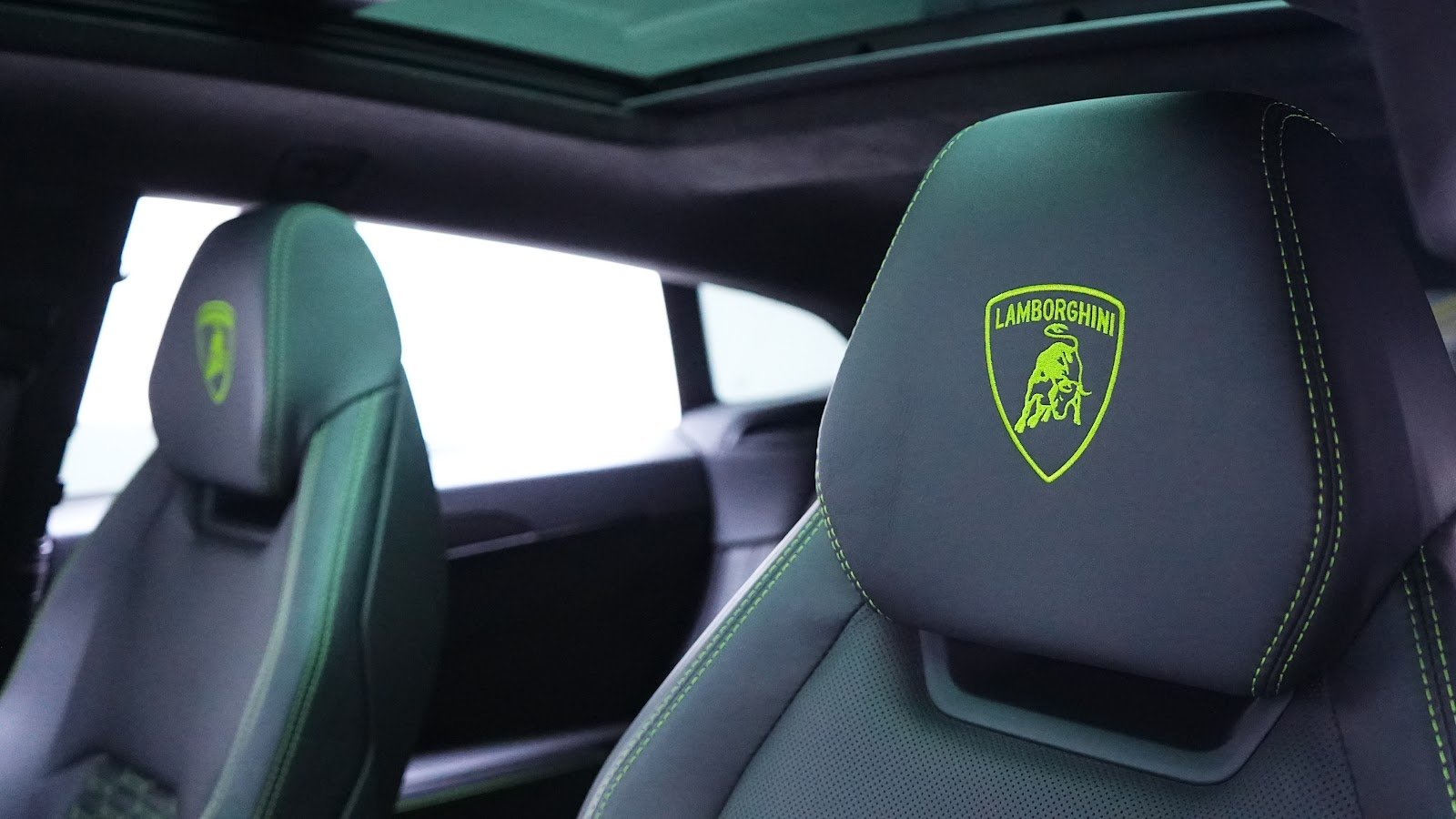 Rent Lamborghini Urus Mansory in Dubai (Black) photo 8