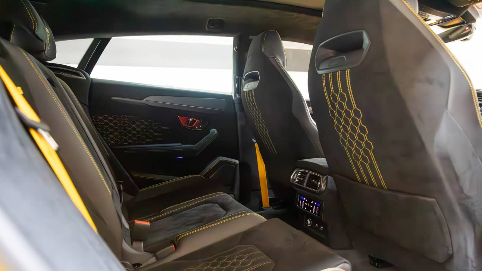 Rent Lamborghini Urus Performante in Dubai (Yellow) photo 9