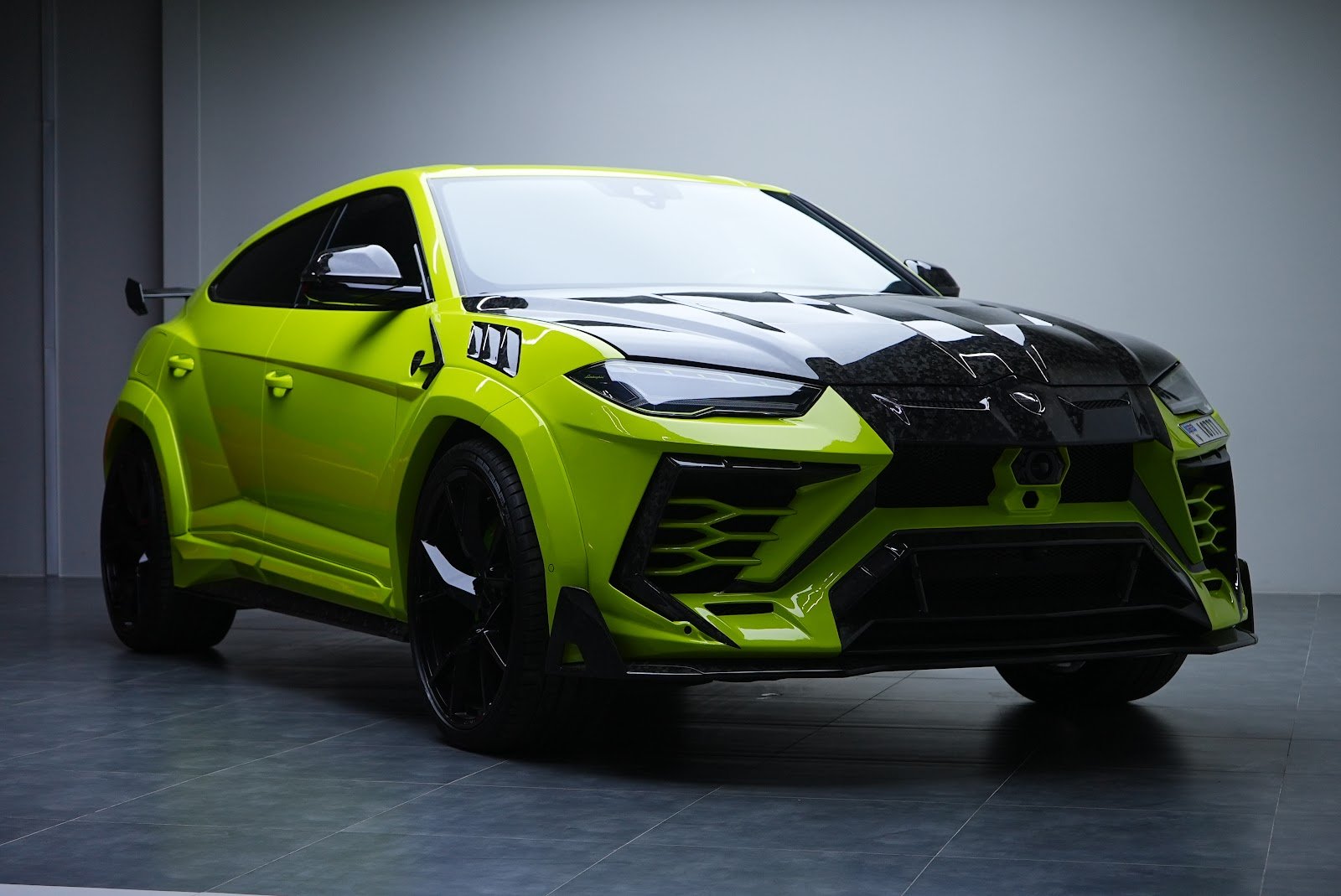 Rent Lamborghini Urus Mansory in Dubai (Green) photo 15