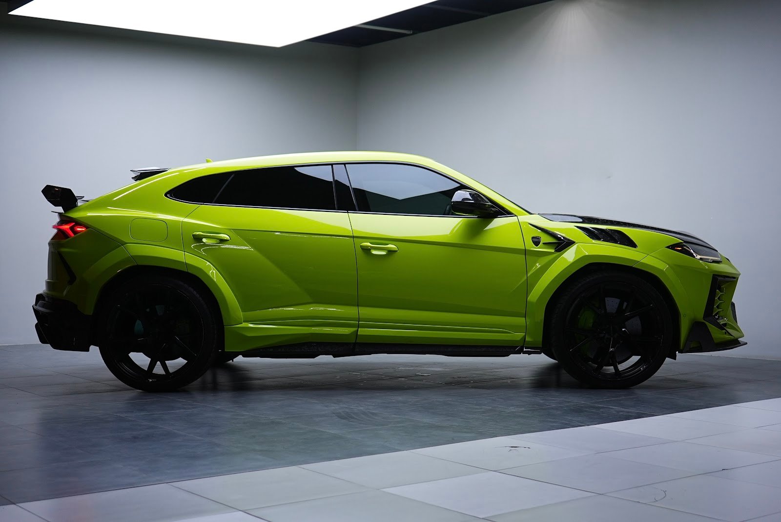 Rent Lamborghini Urus Mansory in Dubai (Green) photo 17
