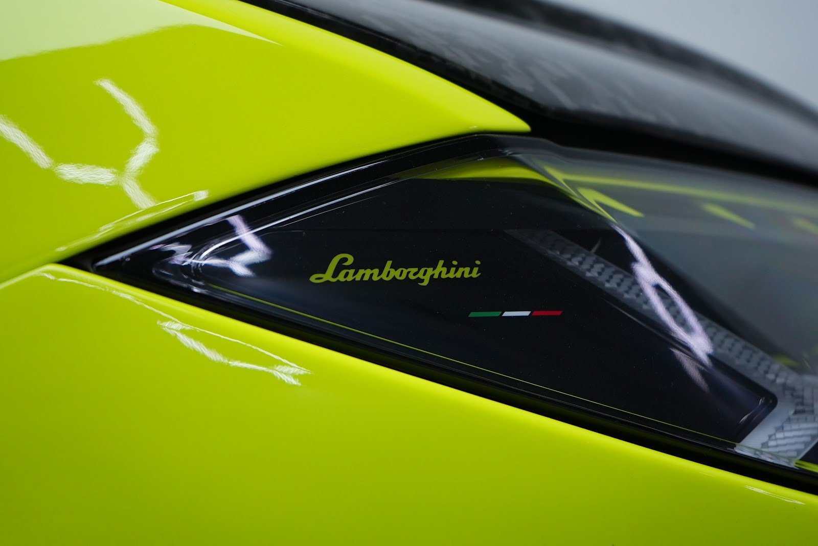 Rent Lamborghini Urus Mansory in Dubai (Green) photo 3