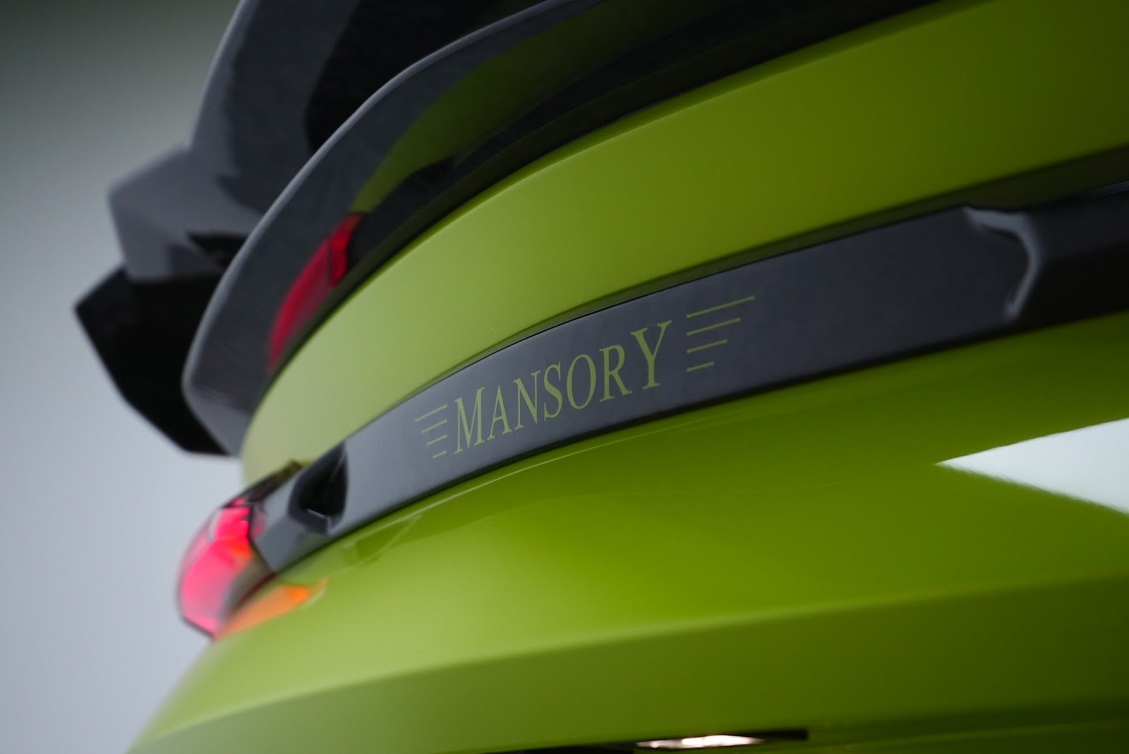 Rent Lamborghini Urus Mansory in Dubai (Green) photo 5