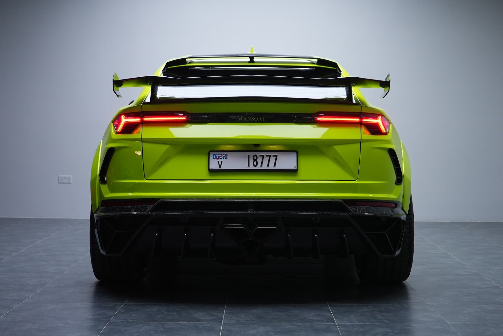 Rent Lamborghini Urus Mansory in Dubai (Green) photo 9