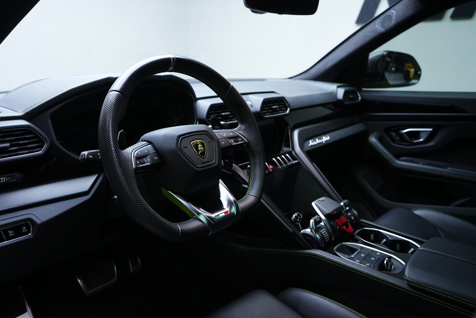 Rent Lamborghini Urus Mansory in Dubai (Green) photo 10