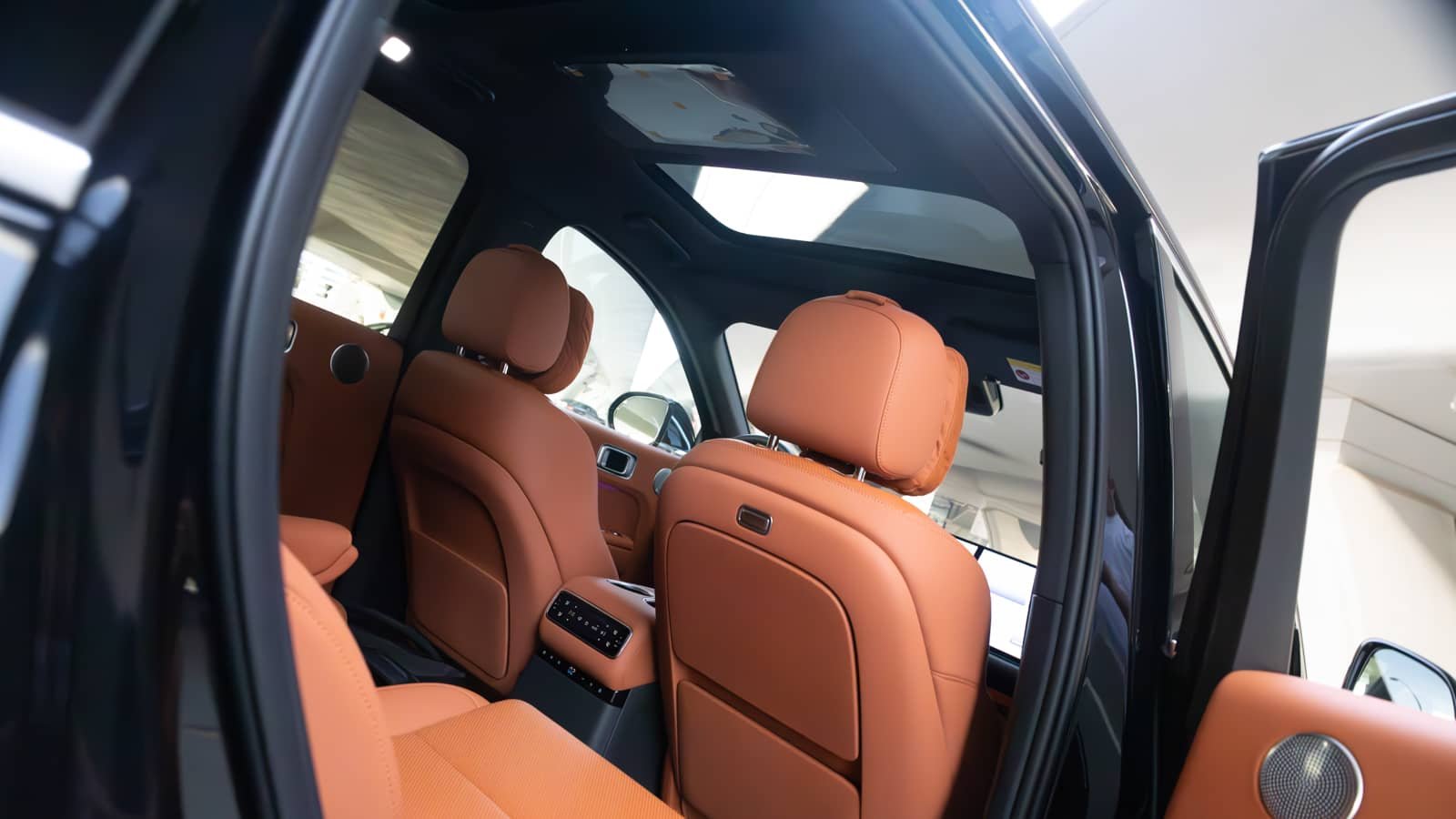 Rent Lixiang L9 in Dubai photo 4
