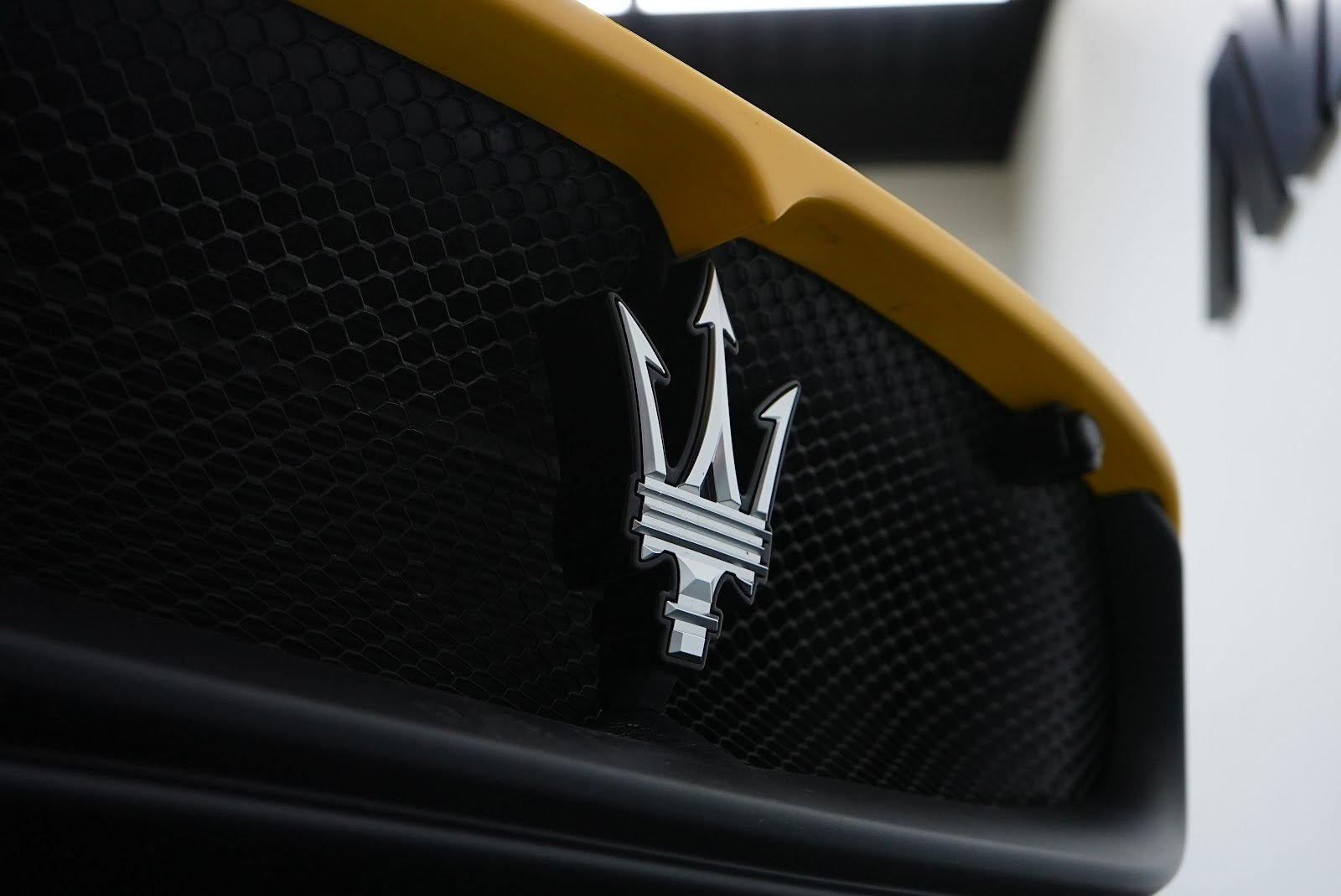 Rent Maserati MC20 in Dubai photo 4