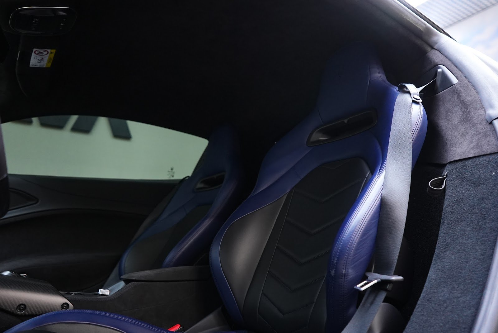 Rent Maserati MC20 in Dubai photo 9