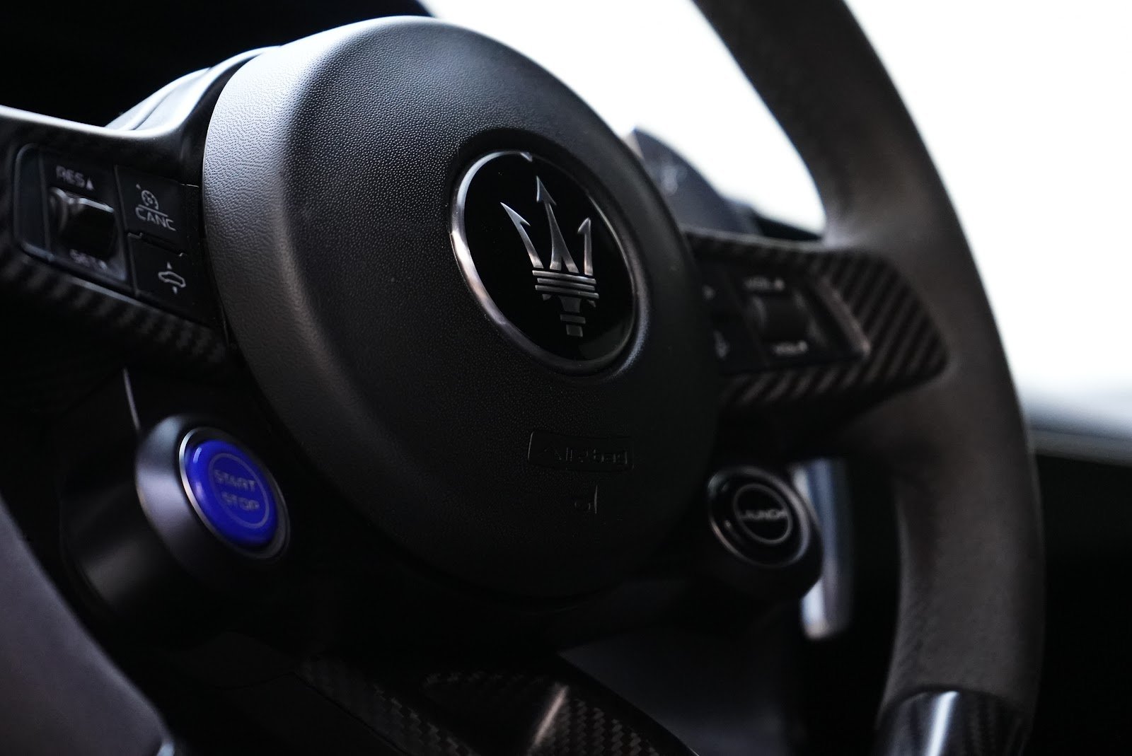 Rent Maserati MC20 in Dubai photo 10