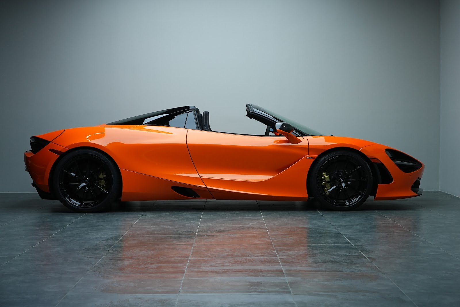 Rent McLaren 720S in Dubai photo 12