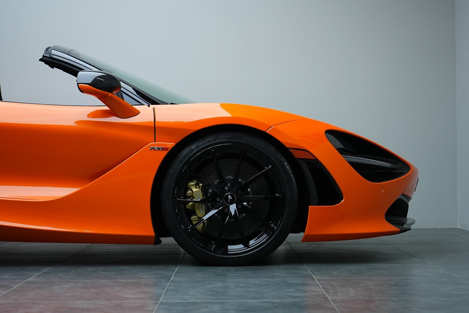 Rent McLaren 720S in Dubai photo 13